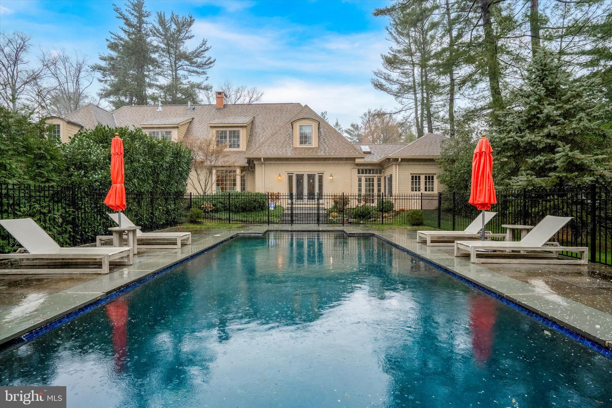 CHESTNUT HILL - Residential