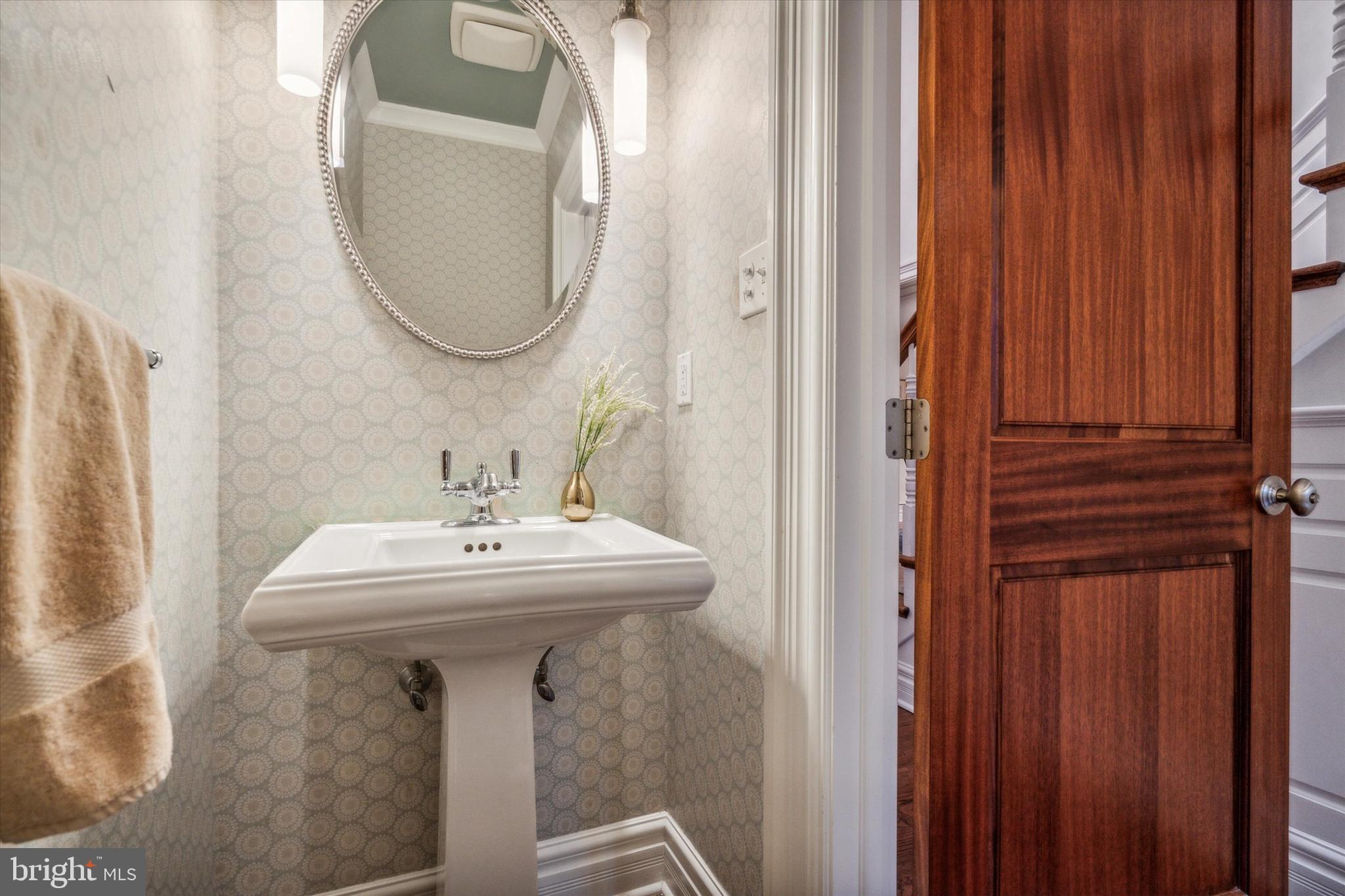 CHESTNUT HILL - Residential