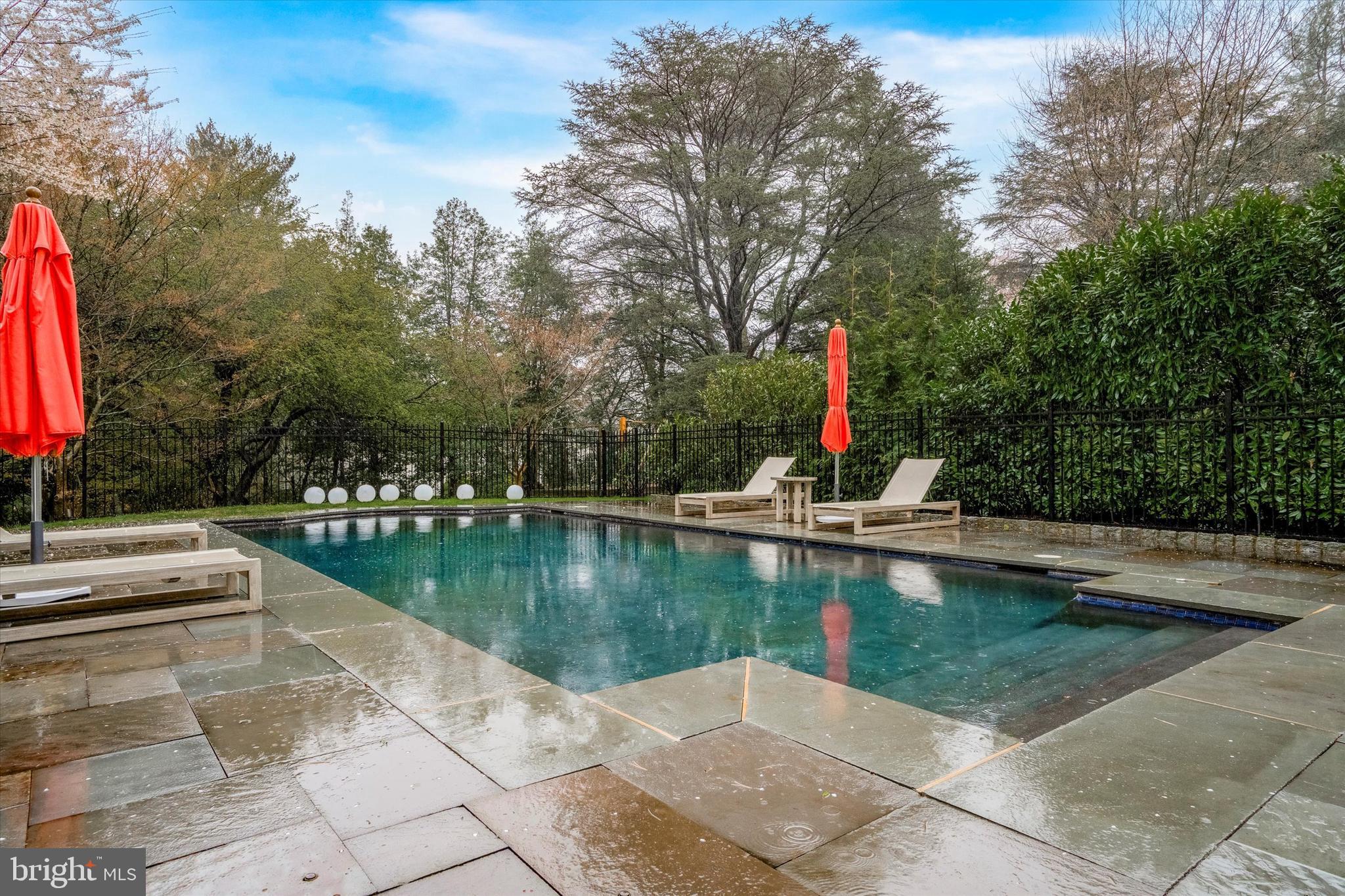 CHESTNUT HILL - Residential