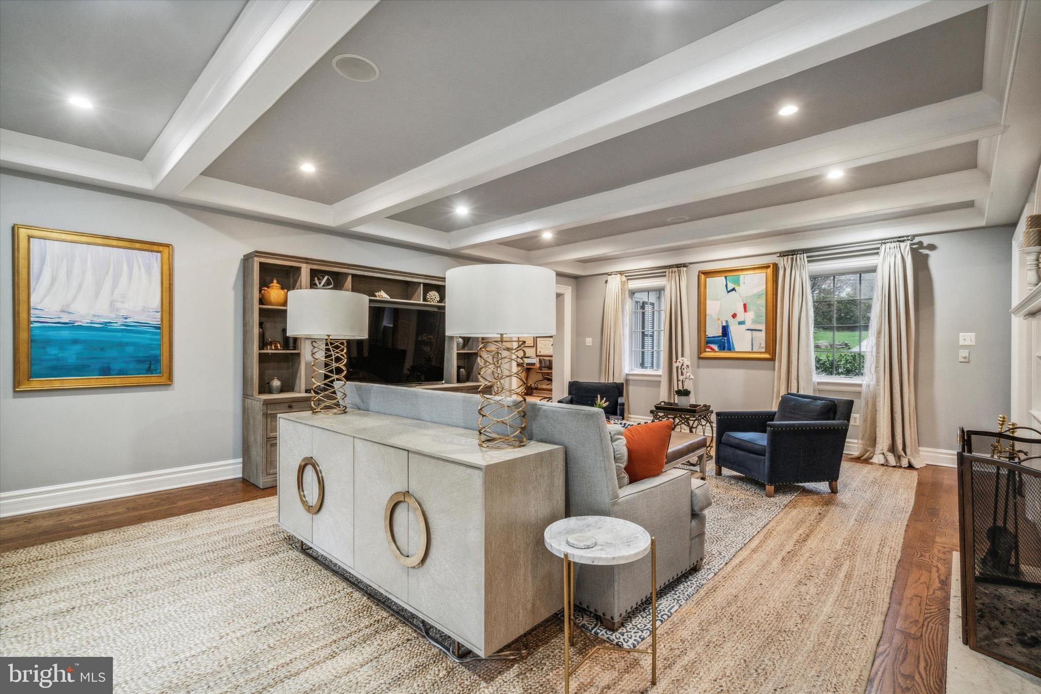 CHESTNUT HILL - Residential