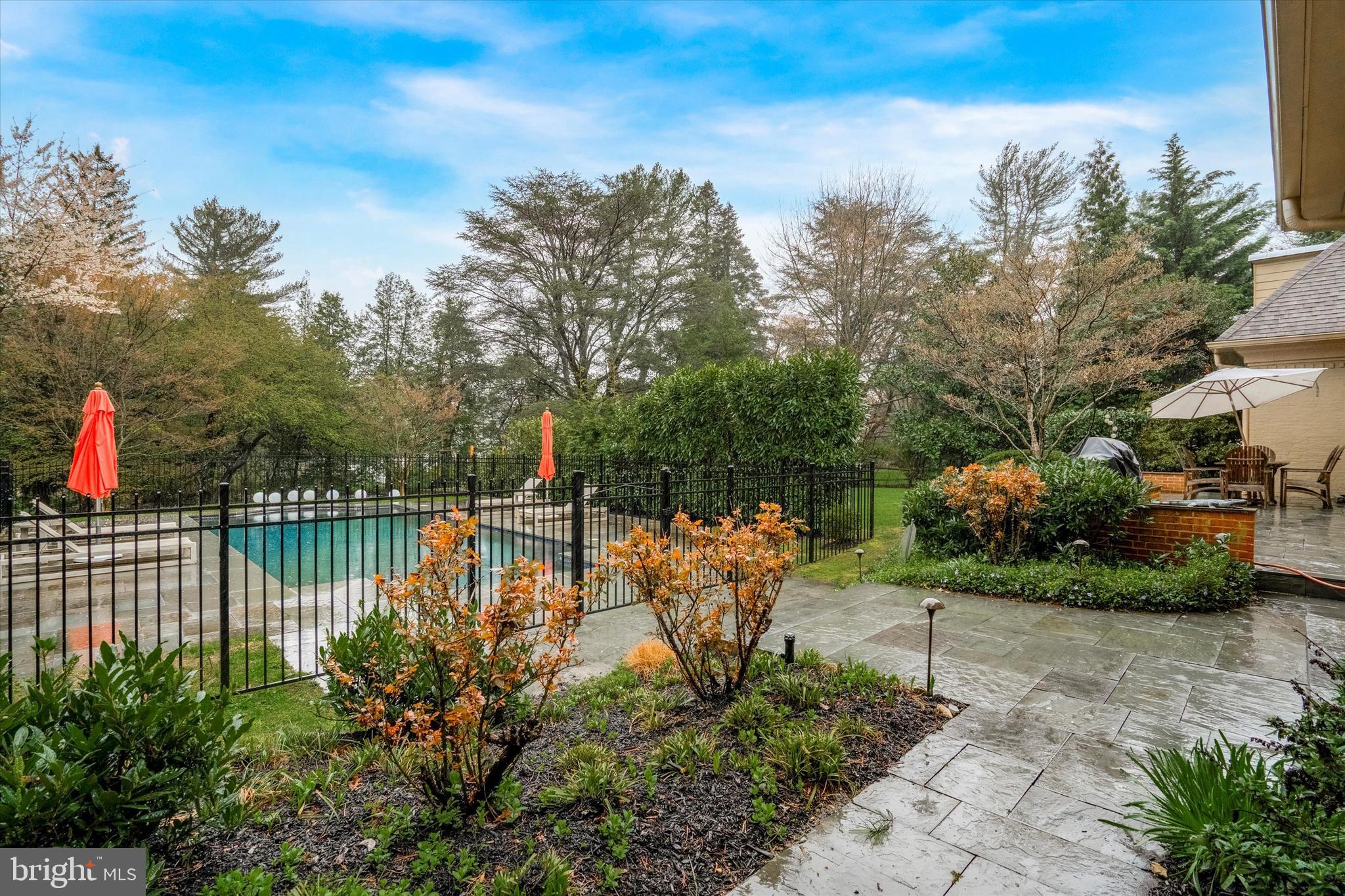 CHESTNUT HILL - Residential