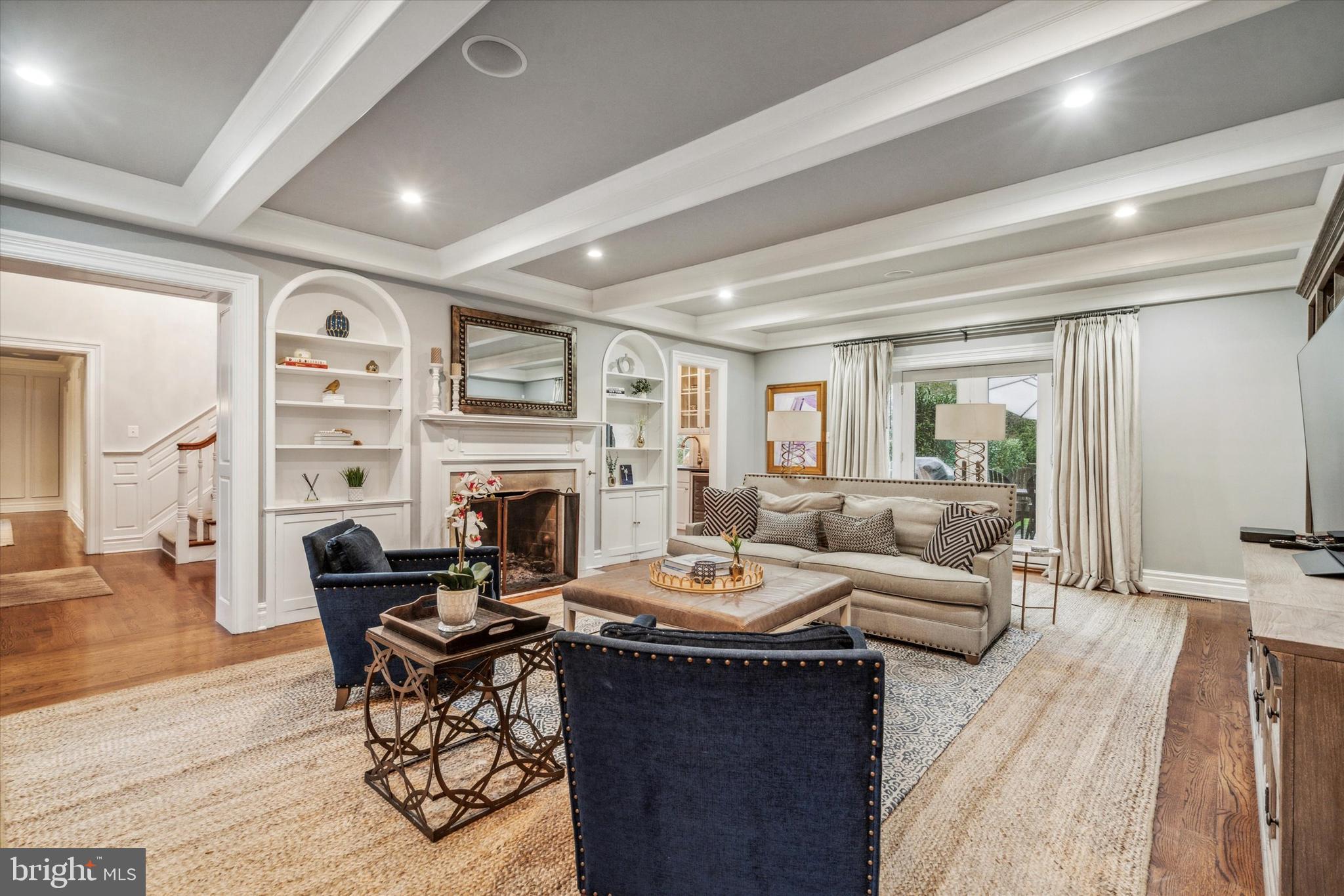 CHESTNUT HILL - Residential