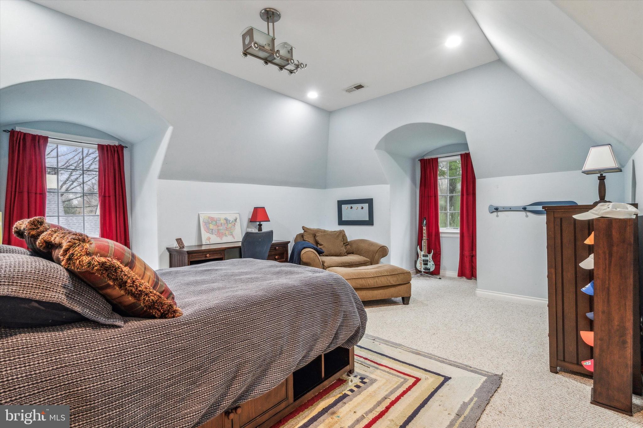 CHESTNUT HILL - Residential