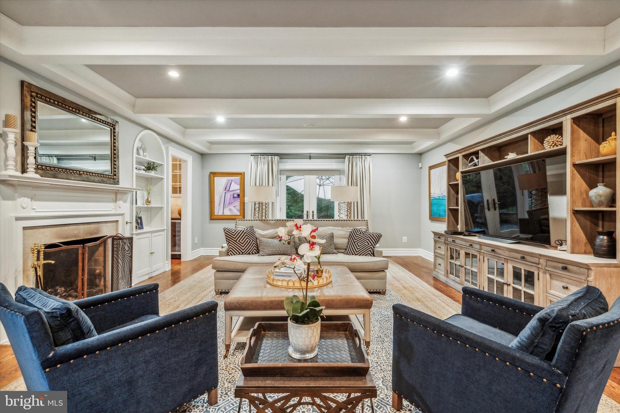 CHESTNUT HILL - Residential