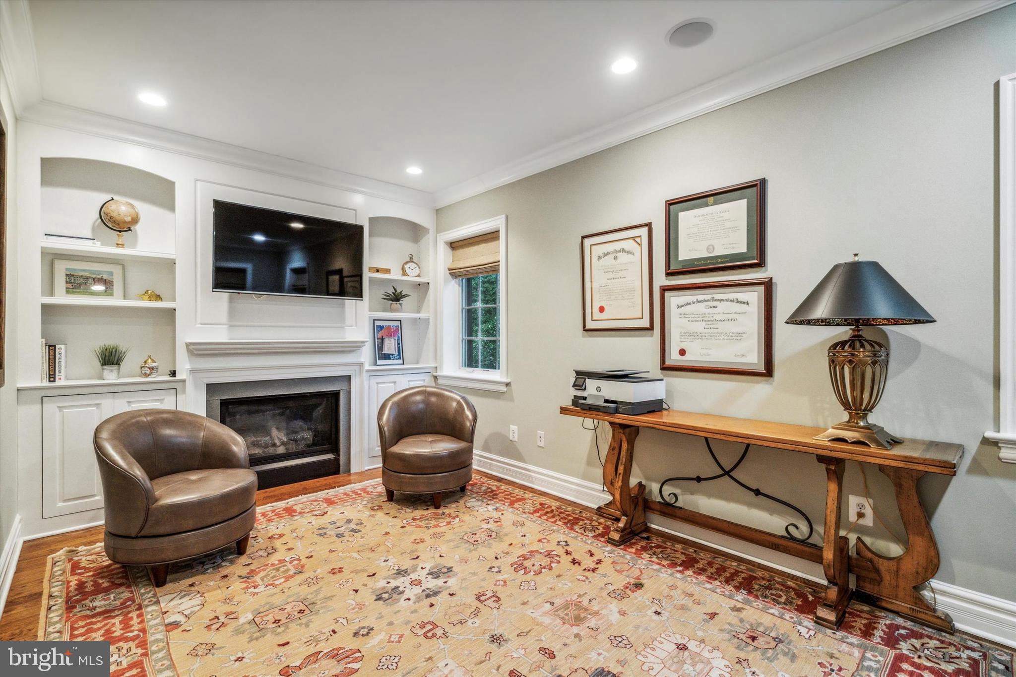 CHESTNUT HILL - Residential