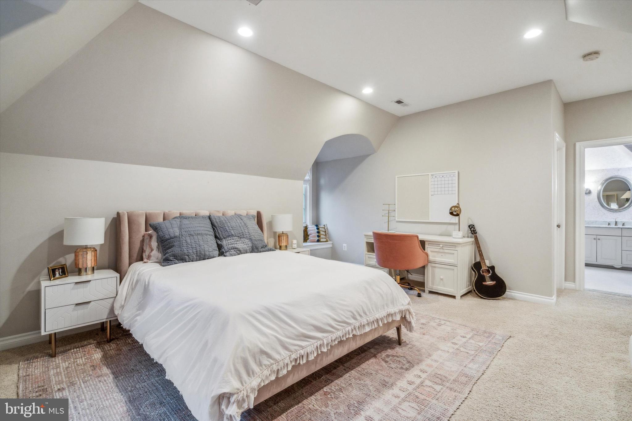 CHESTNUT HILL - Residential