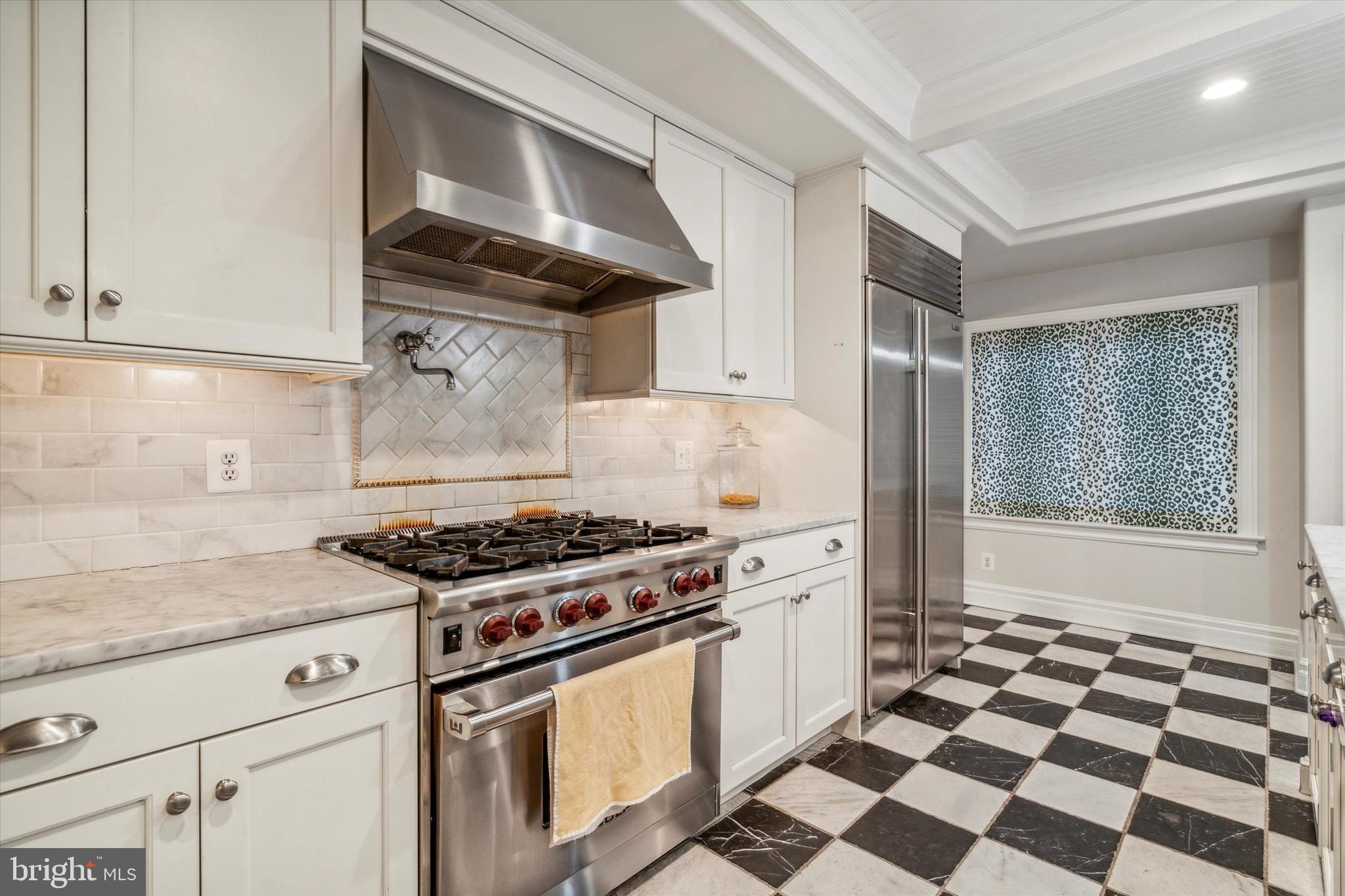 CHESTNUT HILL - Residential