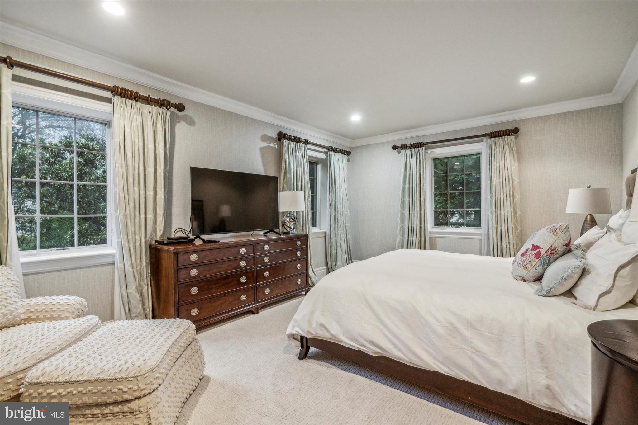 CHESTNUT HILL - Residential