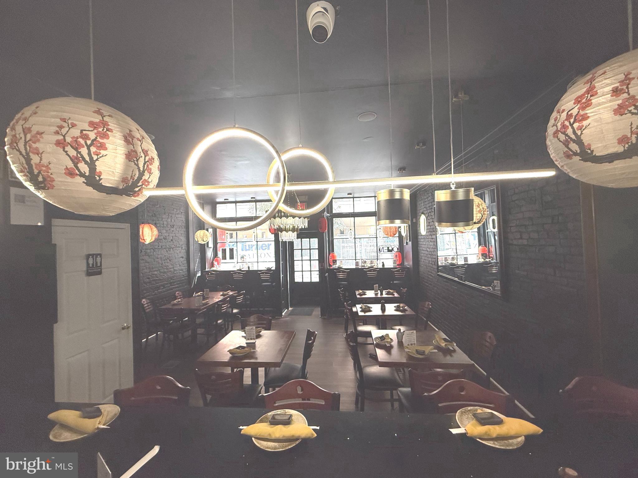 CENTER CITY - Commercial Sale