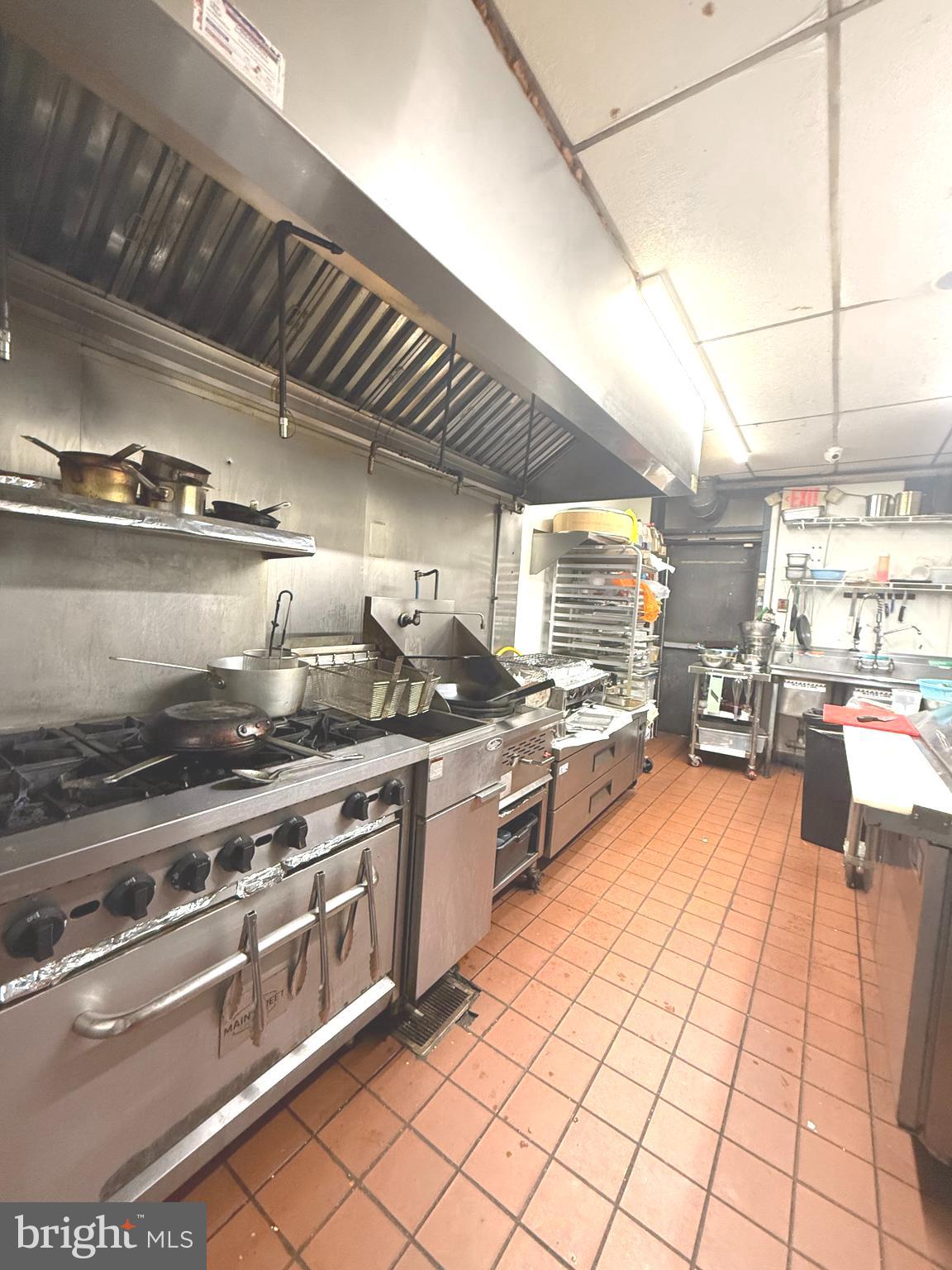 CENTER CITY - Commercial Sale