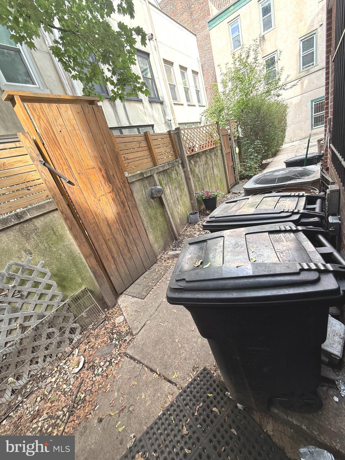 CENTER CITY - Commercial Sale