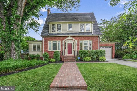 Photo of 4707 Hunt Avenue, CHEVY CHASE, MD 20815 (MLS # MDMC2185490)