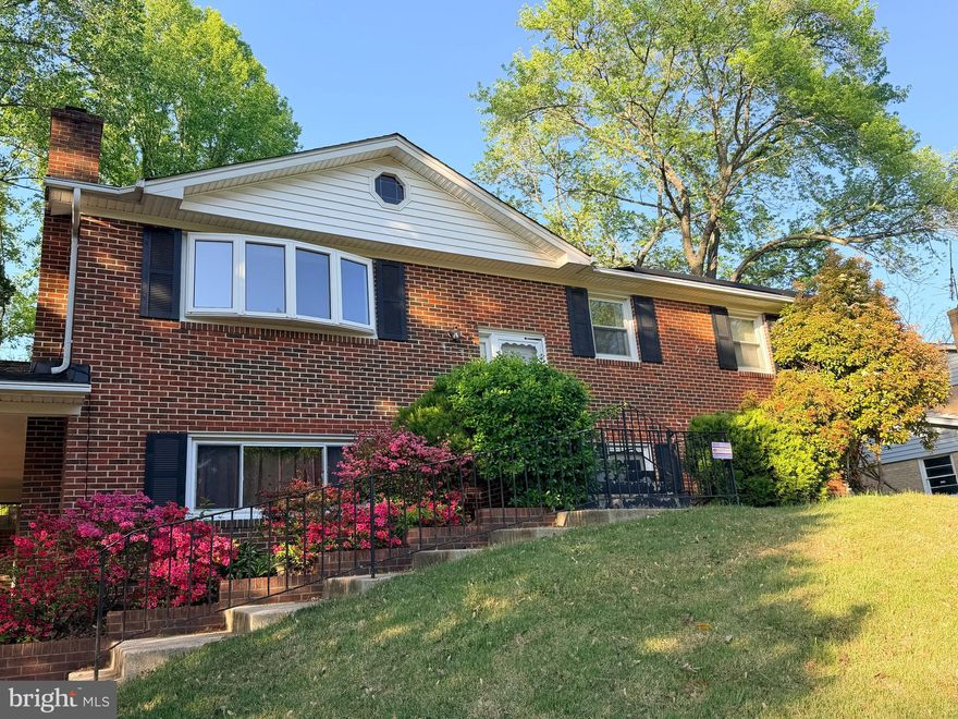 Incredible Investment Opportunity in Clinton, MD! Attention investors, flippers, and ambitious homebuyers! Located in the highly desirable area of Clinton, Maryland, this spacious single family home is a true diamond in the rough just waiting for the right vision. Bring your imagination this is your chance to secure a massive value-add property to your portfolio!
Whether you are an investor hunting for your next highly profitable rehab project, looking to add a heavy hitter to your buy and hold rental portfolio, or a buyer ready to build instant sweat equity, this property delivers.
 Blank Canvas: Ready for a complete transformation, allowing you to customize the layout, finishes, and design to maximize After Repair Value (ARV).
 Strong Upside: Clinton is a competitive market with excellent resale values and robust rental demand.
 Spacious Footprint: With 5 bedrooms and 3 full baths, the underlying bones offer the square footage necessary to attract top-tier buyers or large renting families once completed.
🛠️ Who Is This For?
This property is strictly for buyers willing to put in the work. It requires a full renovation, making it the perfect match for seasoned contractors, fix-and-flip investors, or highly motivated owner-occupants who want to design their dream home while locking in equity from day one.
Don't let this incredible deal slip away. Strong upside potential at this price point means it won't last long. Reach out today to schedule your showing and make an offer!