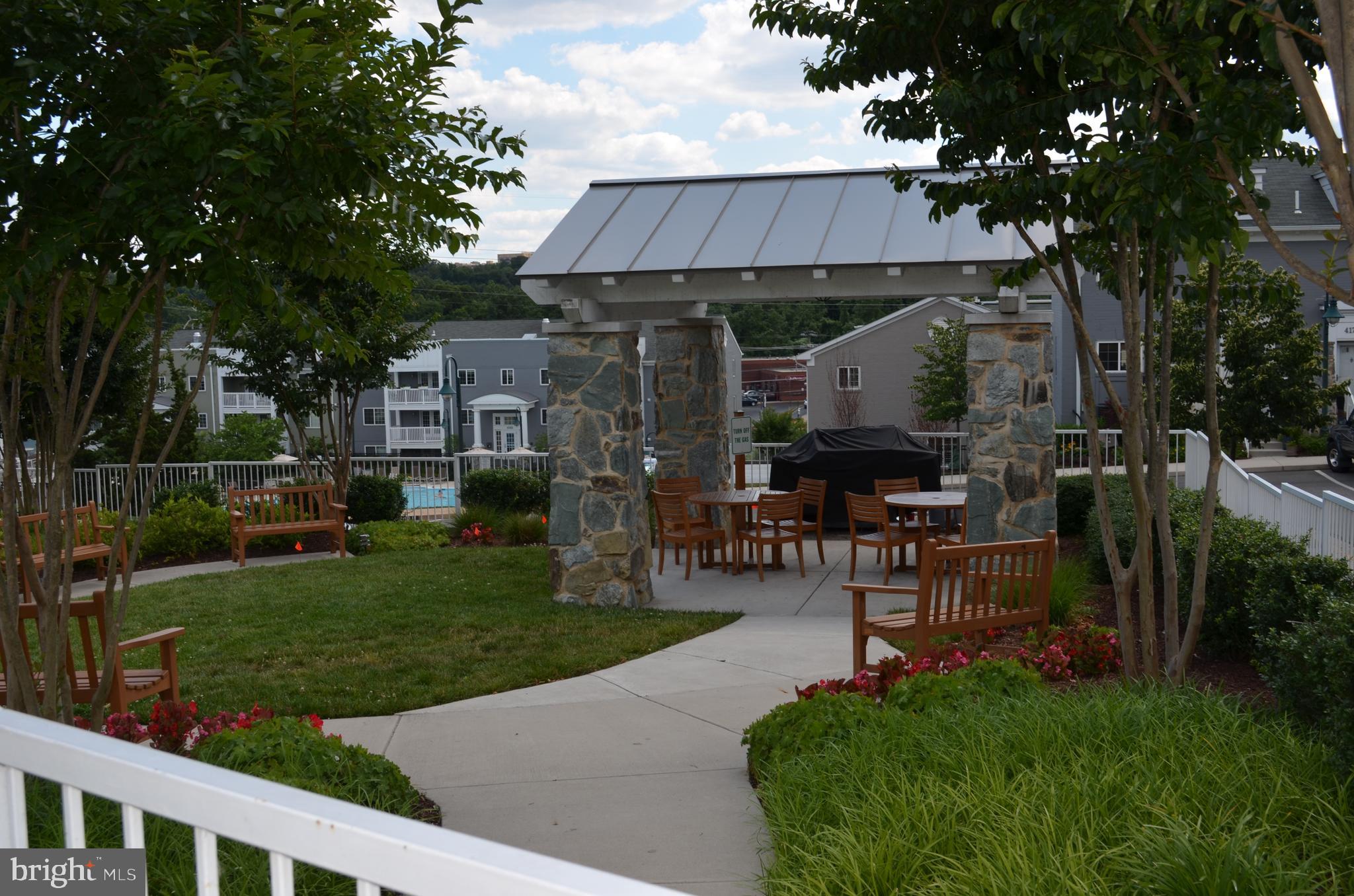 WEST VILLAGE OF SHIRLINGTON - Residential Lease