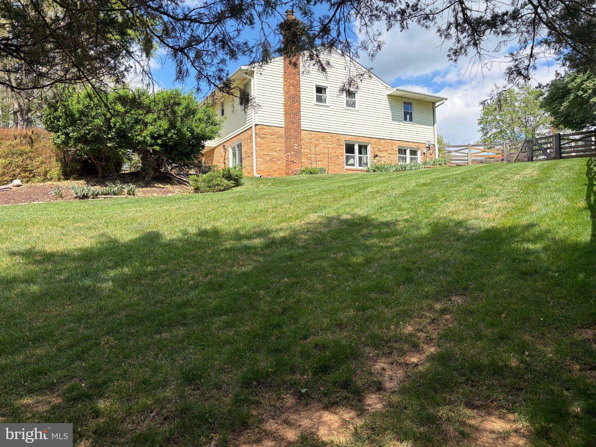 10425 LAKE RIDGE DRIVE