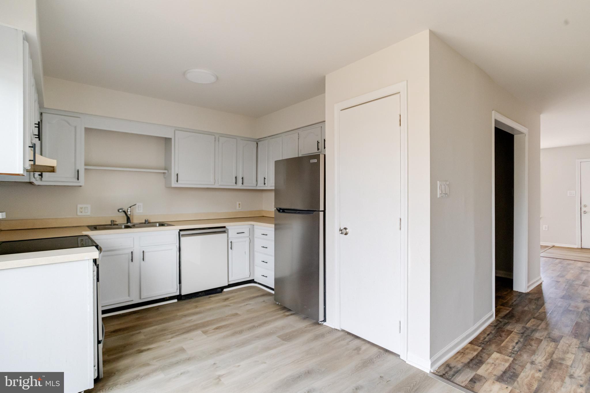 VILLAGE KNOLL - Residential