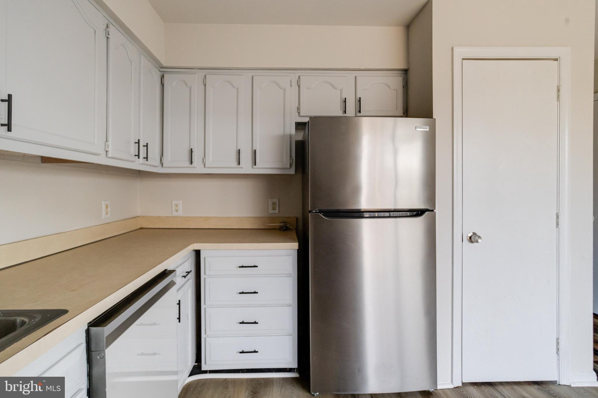 VILLAGE KNOLL - Residential