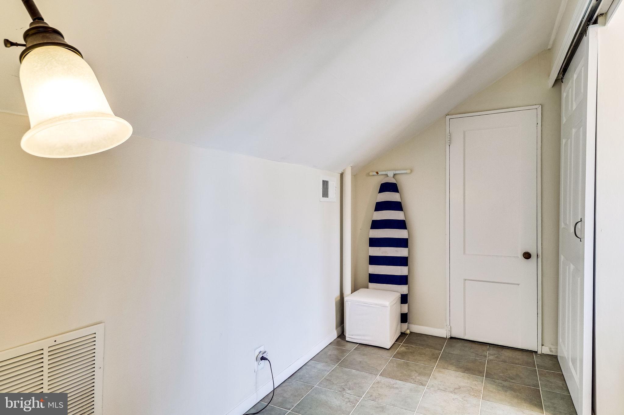 PIMMIT HILLS - Residential