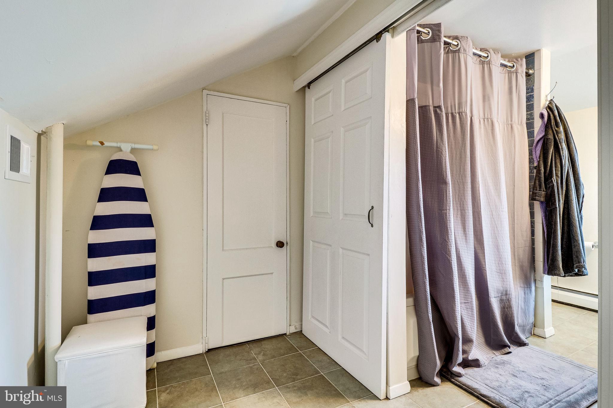 PIMMIT HILLS - Residential