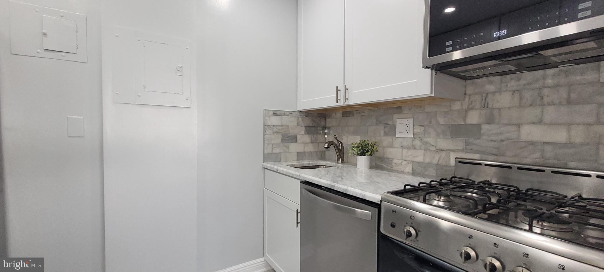 RIVER PLACE - Residential Lease