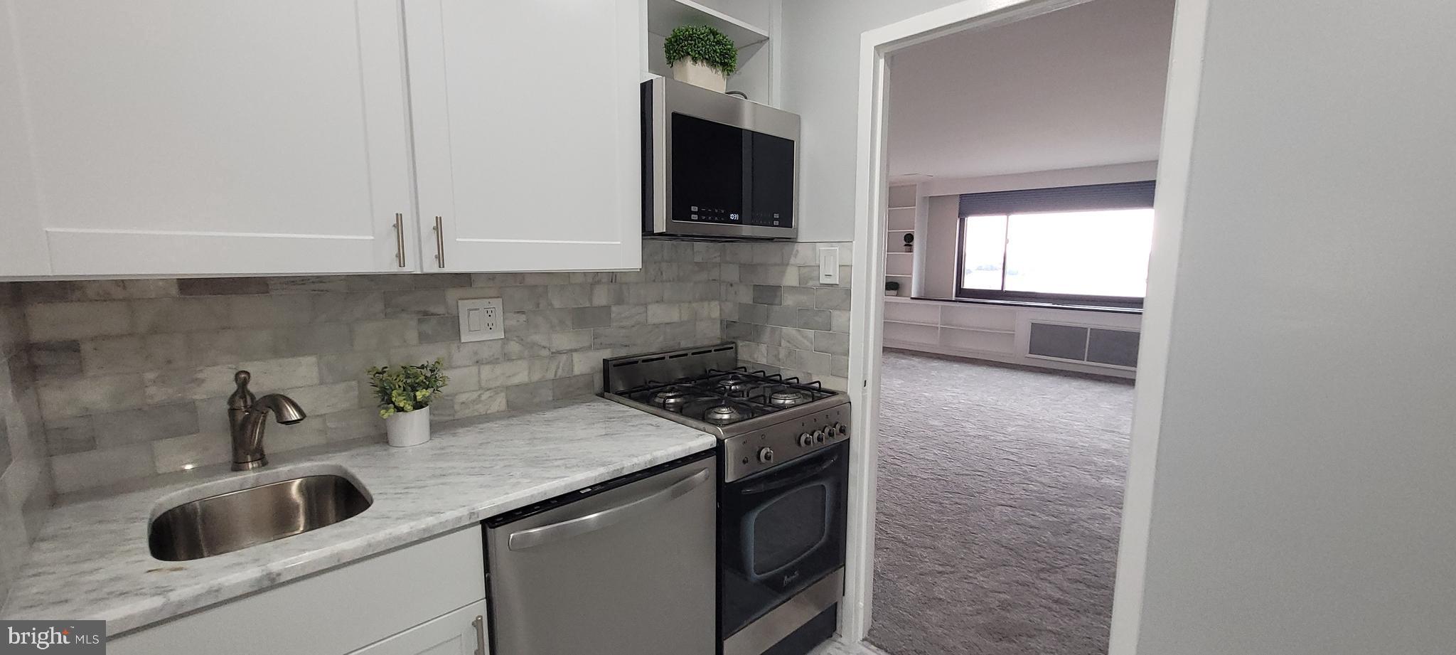 RIVER PLACE - Residential Lease