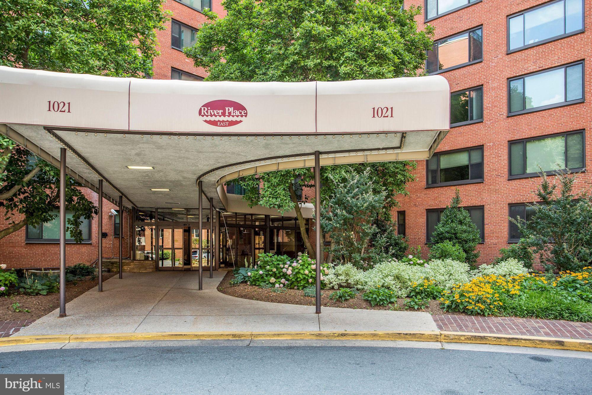 RIVER PLACE - Residential Lease