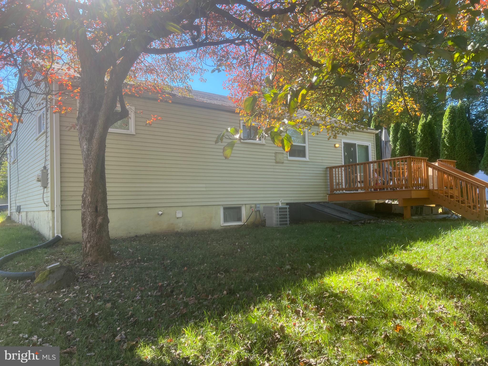 LARCHMONT - Residential Lease