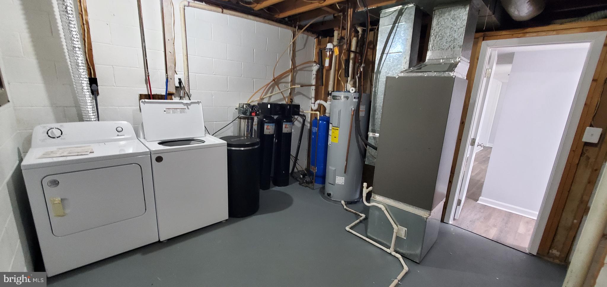 HIDDEN LAKE - Residential