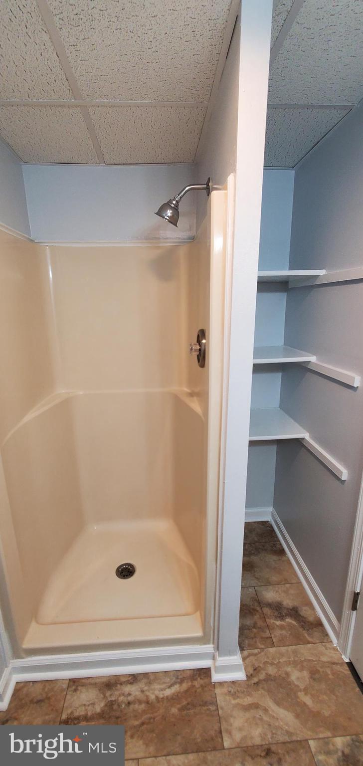 HIDDEN LAKE - Residential