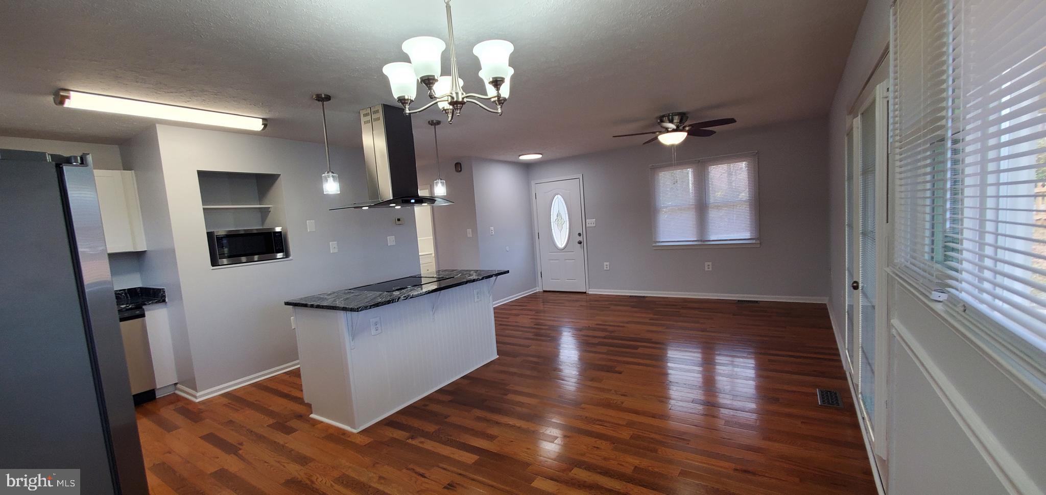 HIDDEN LAKE - Residential