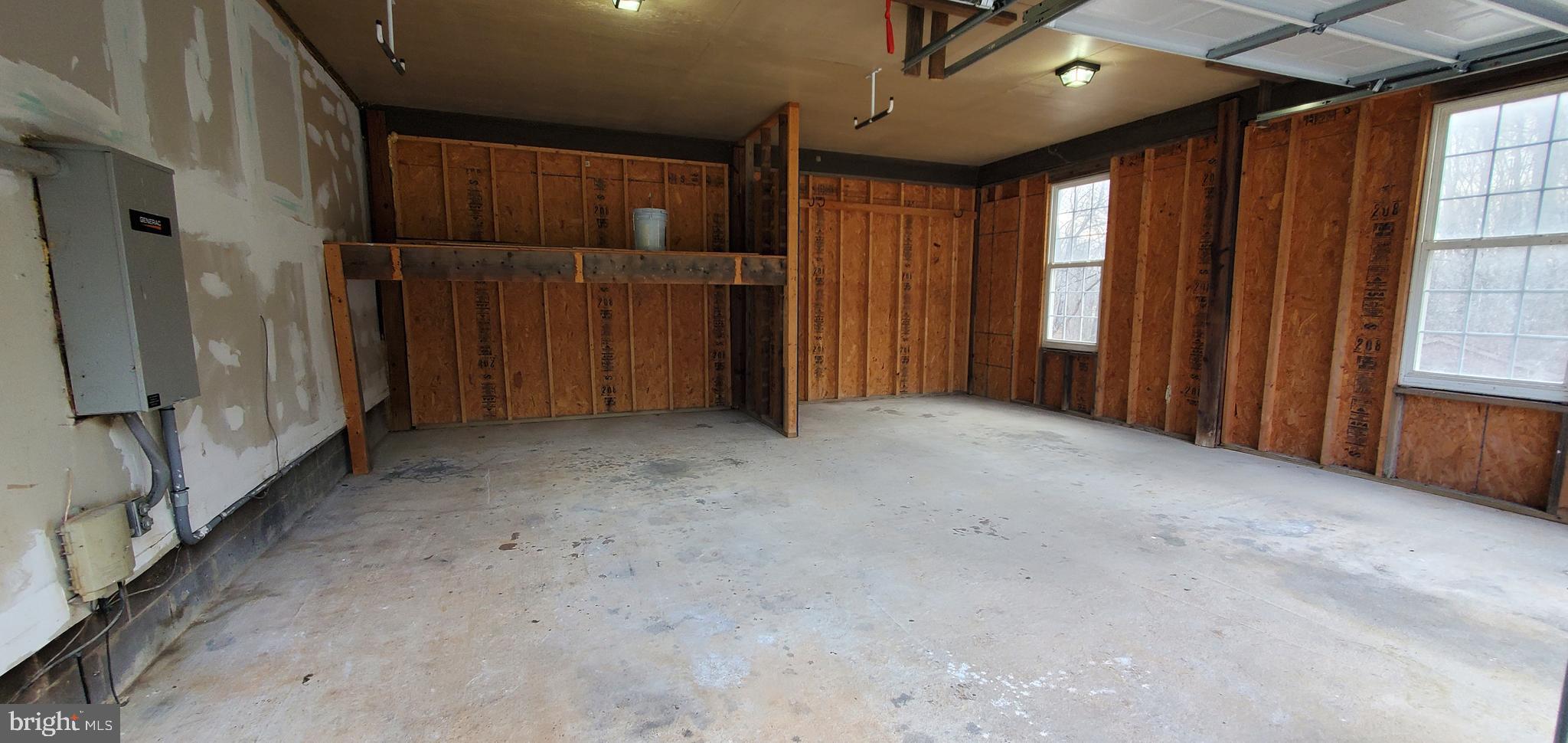 HIDDEN LAKE - Residential