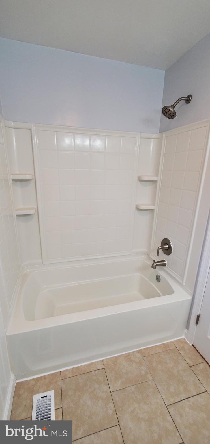 HIDDEN LAKE - Residential