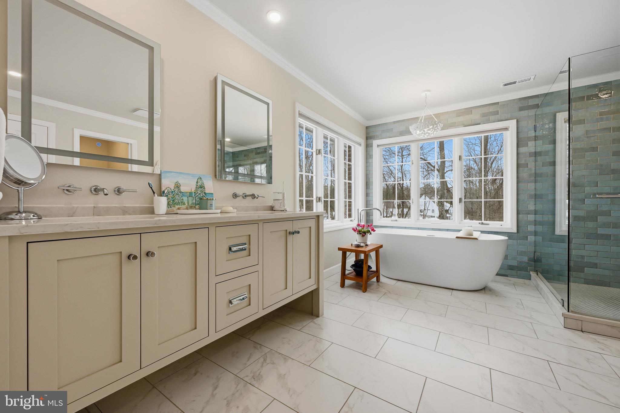 ROYALE GLEN - Residential