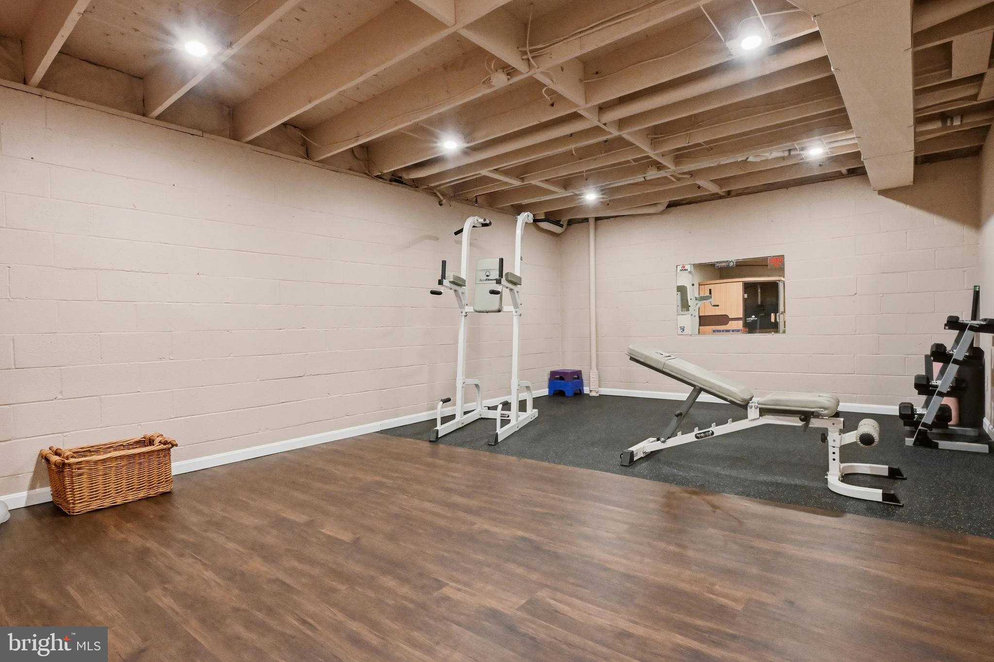 ROYALE GLEN - Residential