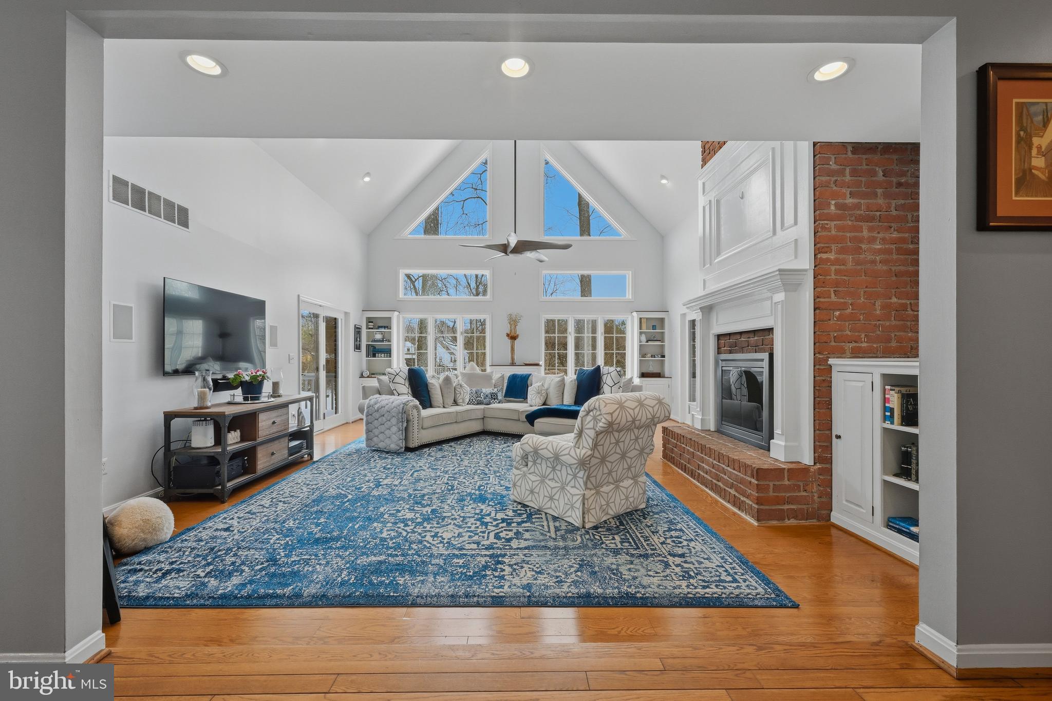 ROYALE GLEN - Residential