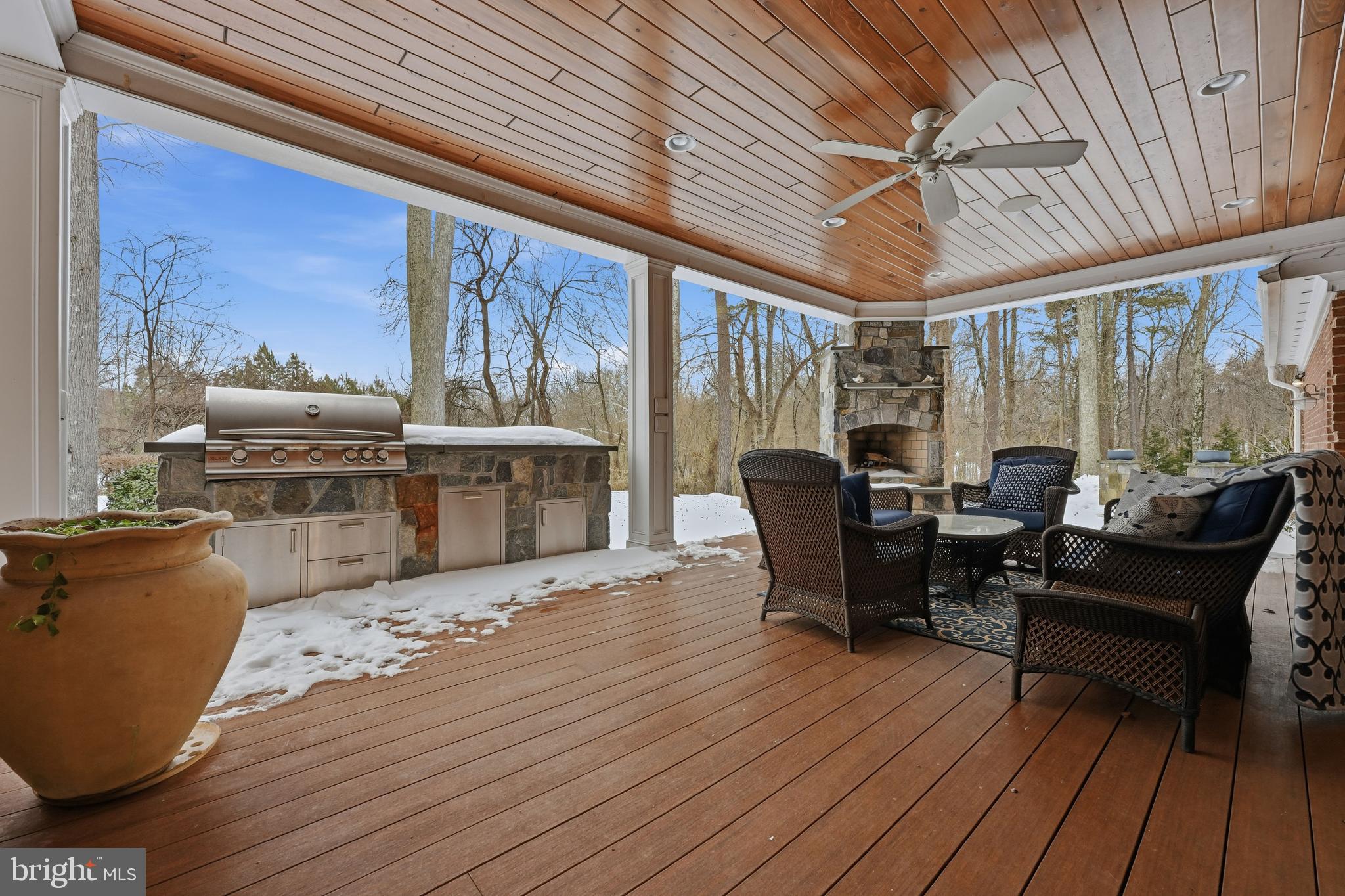 ROYALE GLEN - Residential