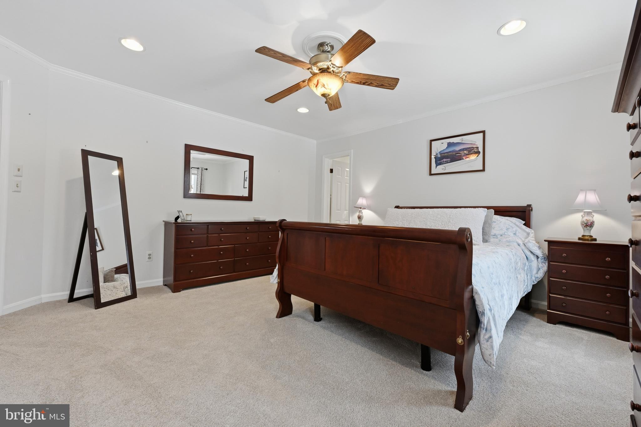 ROYALE GLEN - Residential