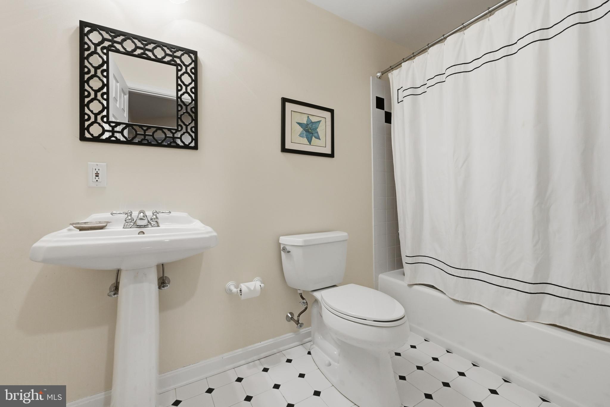 ROYALE GLEN - Residential