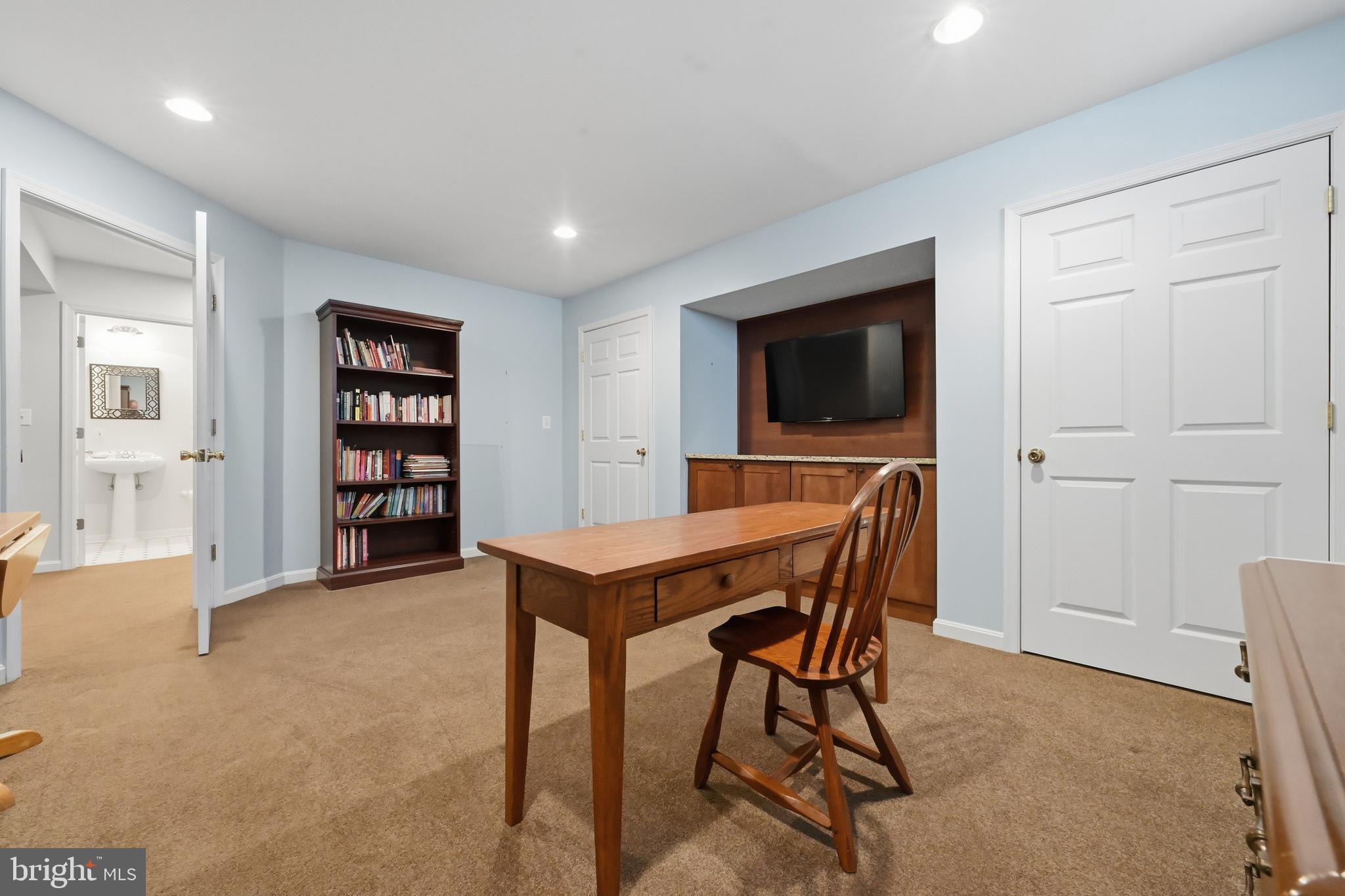 ROYALE GLEN - Residential