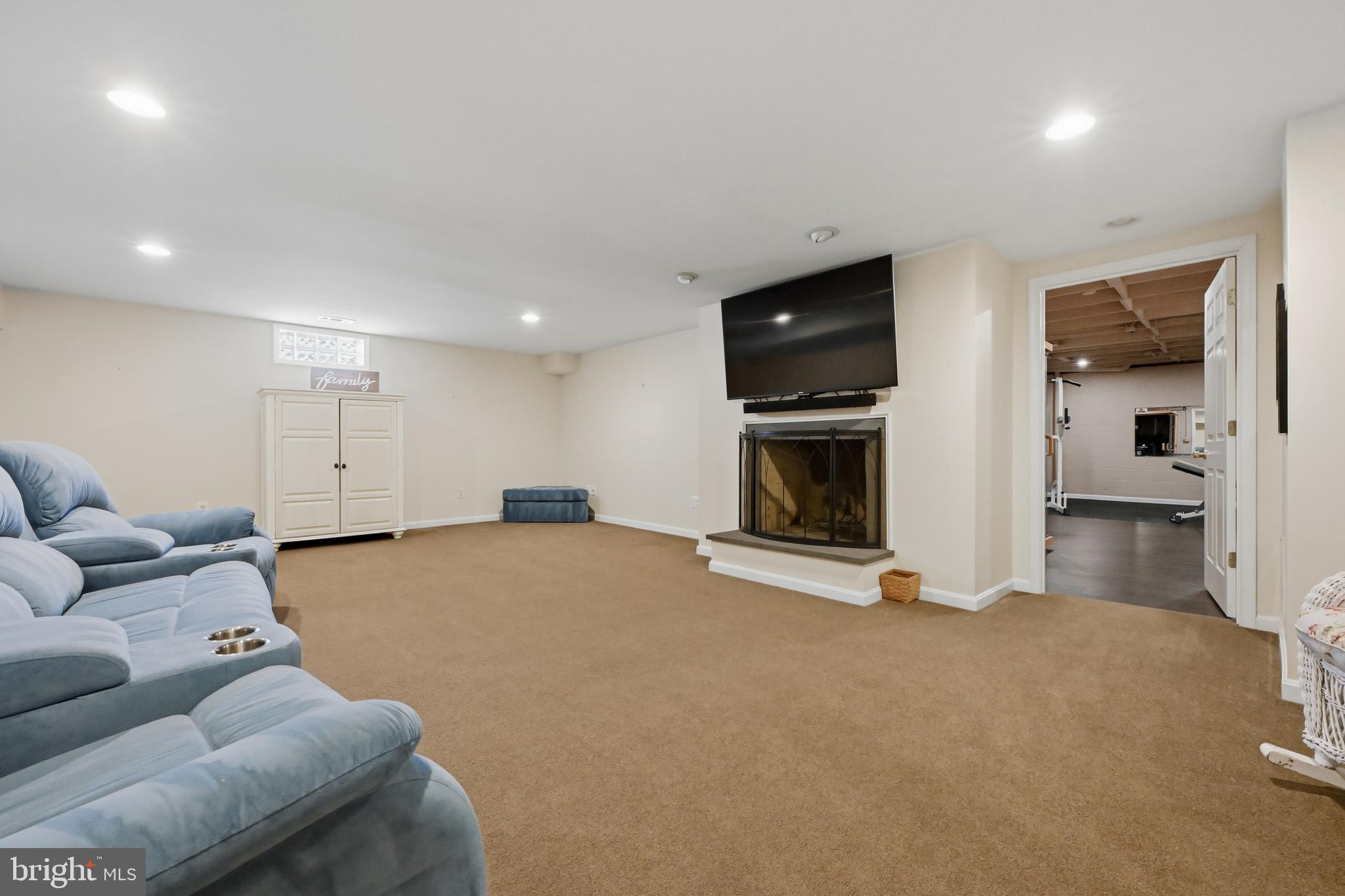 ROYALE GLEN - Residential