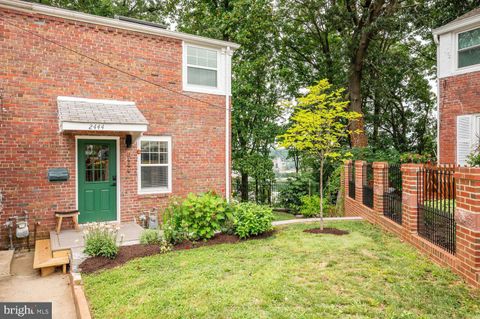 2444 S OAKLAND STREET ARLINGTON VA 22206