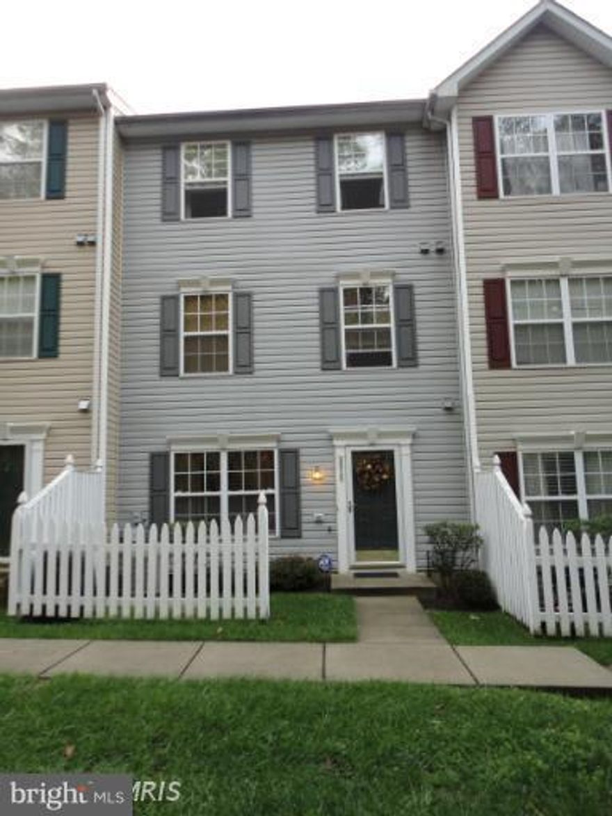 NOT FHA APPROVED. SECLUDED TOWNHOUSE. 3 BEDROOMS 2 FULL BATH.  HUGE MASTER BEDROOM AND LARGE SECOND AND THIRD BEDROOM.IN THE MIDDLE WAY OF BALTIMORE, ANNAPOLIS, COLUMBIA AND WASHINGTON, DC.