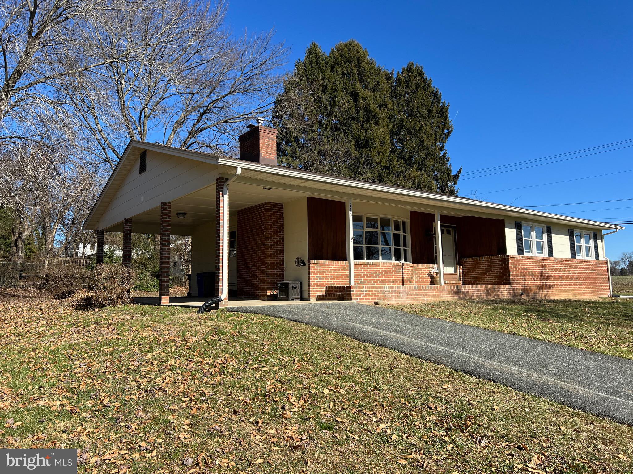 ROUND ACRES - Residential