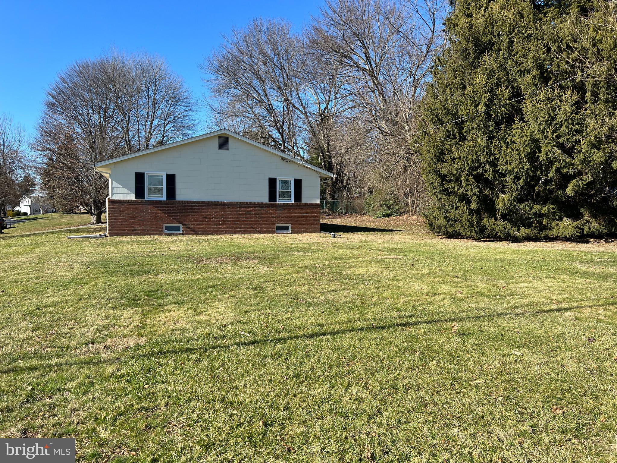 ROUND ACRES - Residential