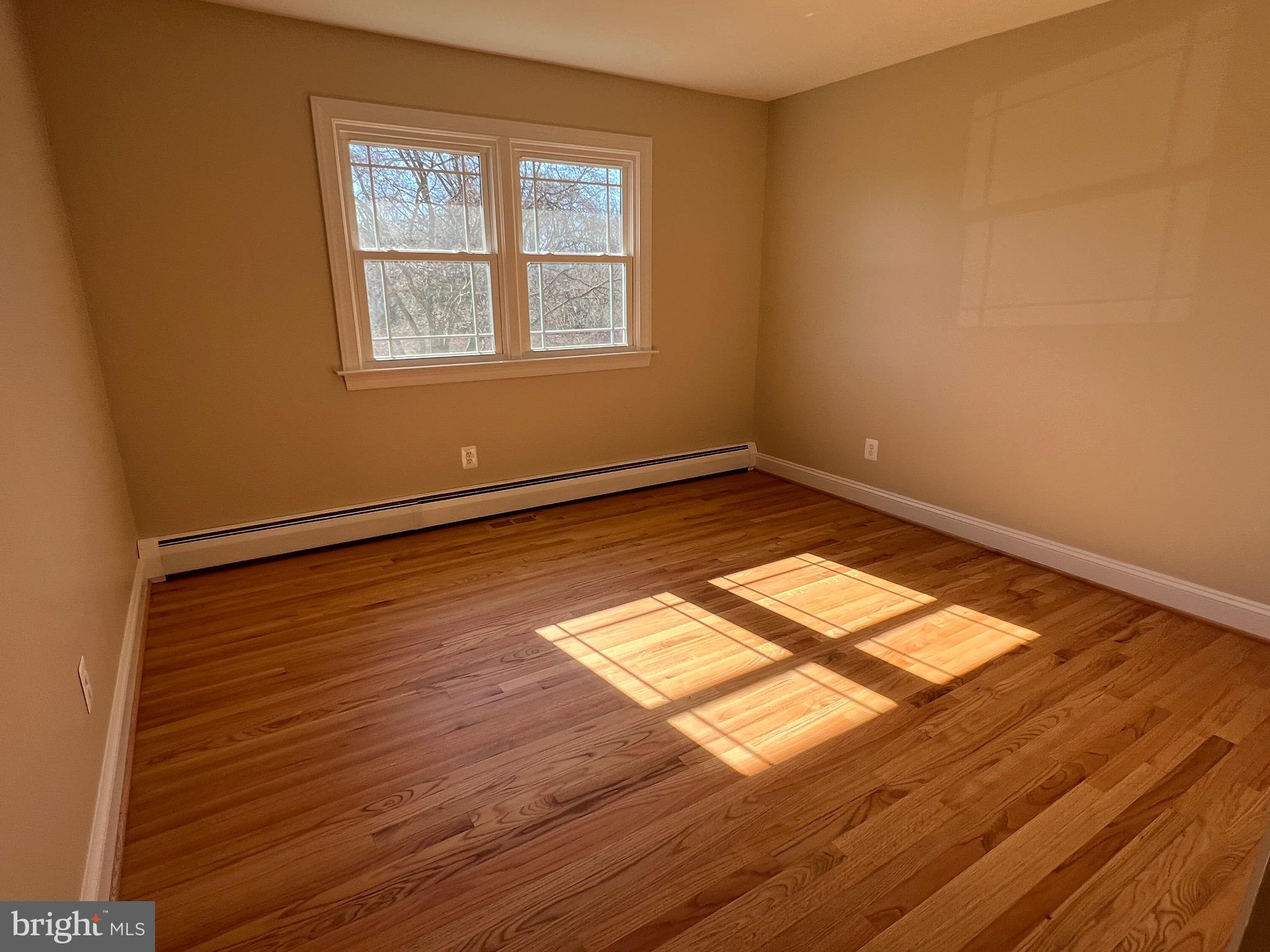 ROUND ACRES - Residential