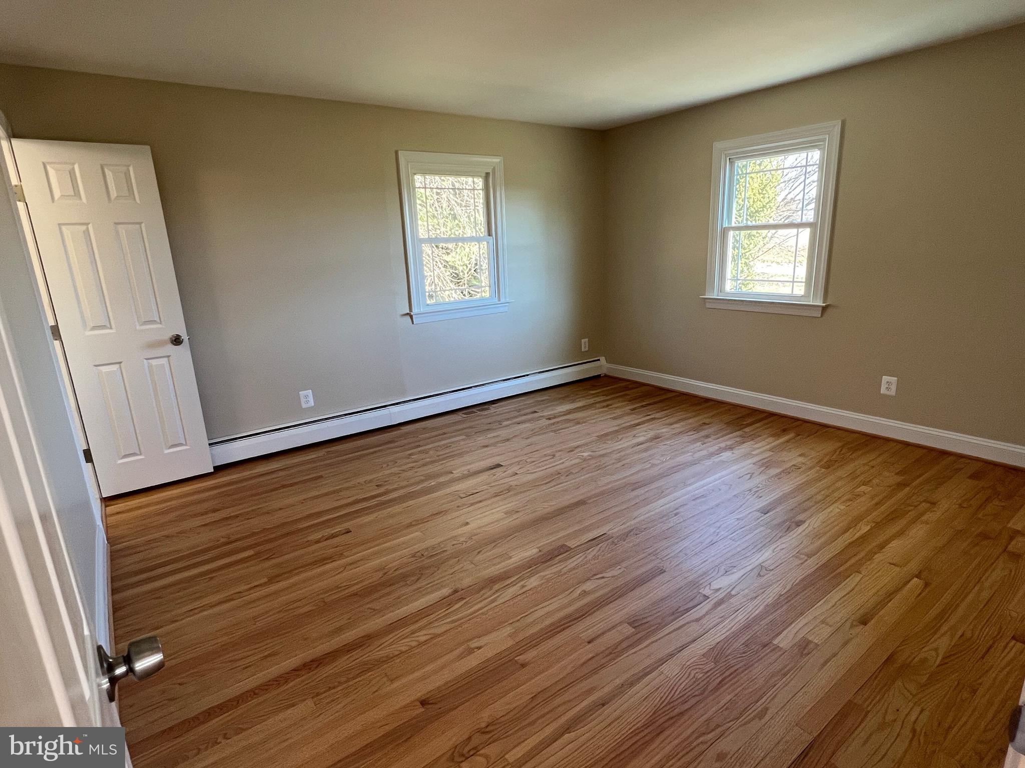 ROUND ACRES - Residential