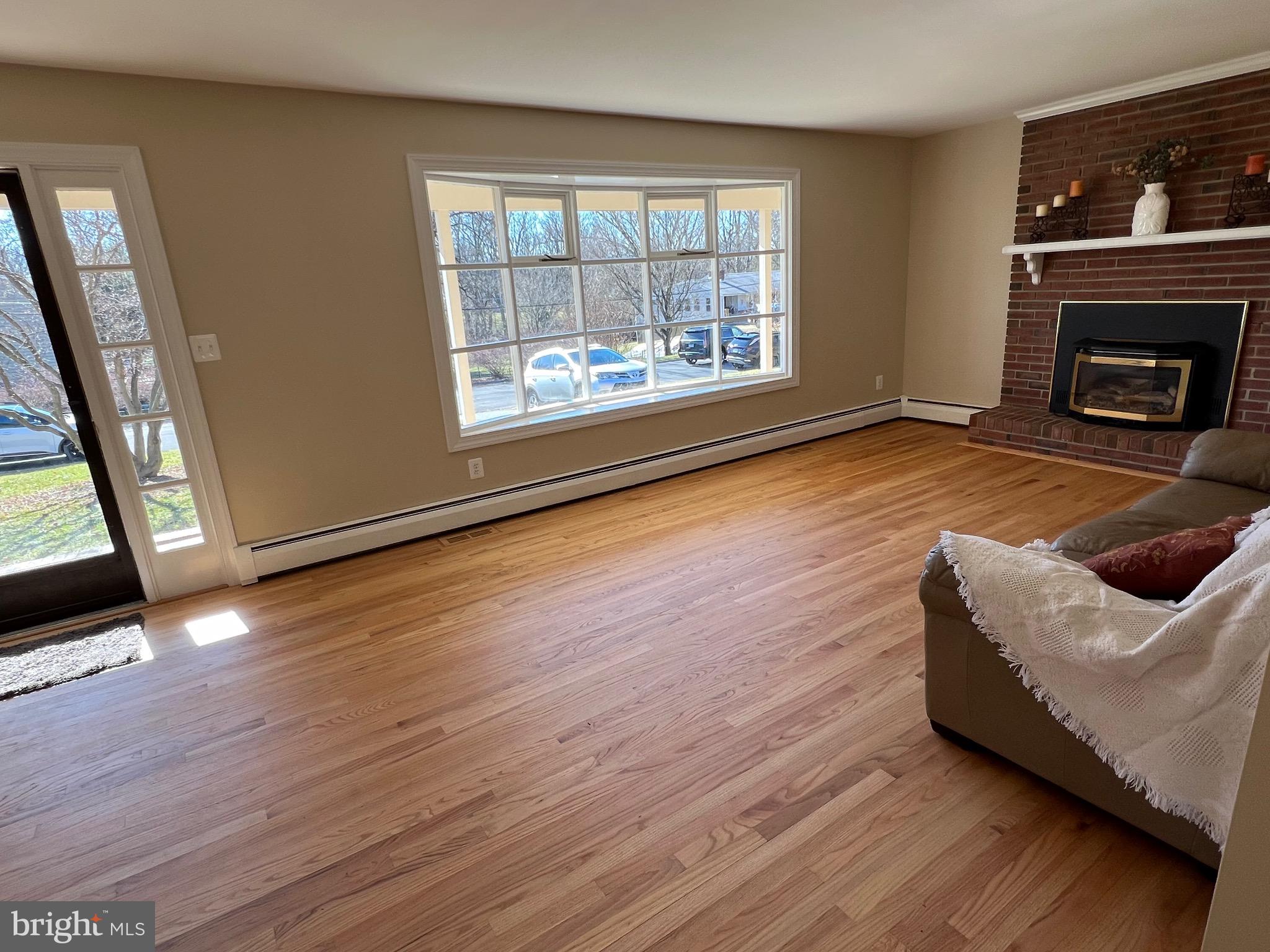 ROUND ACRES - Residential