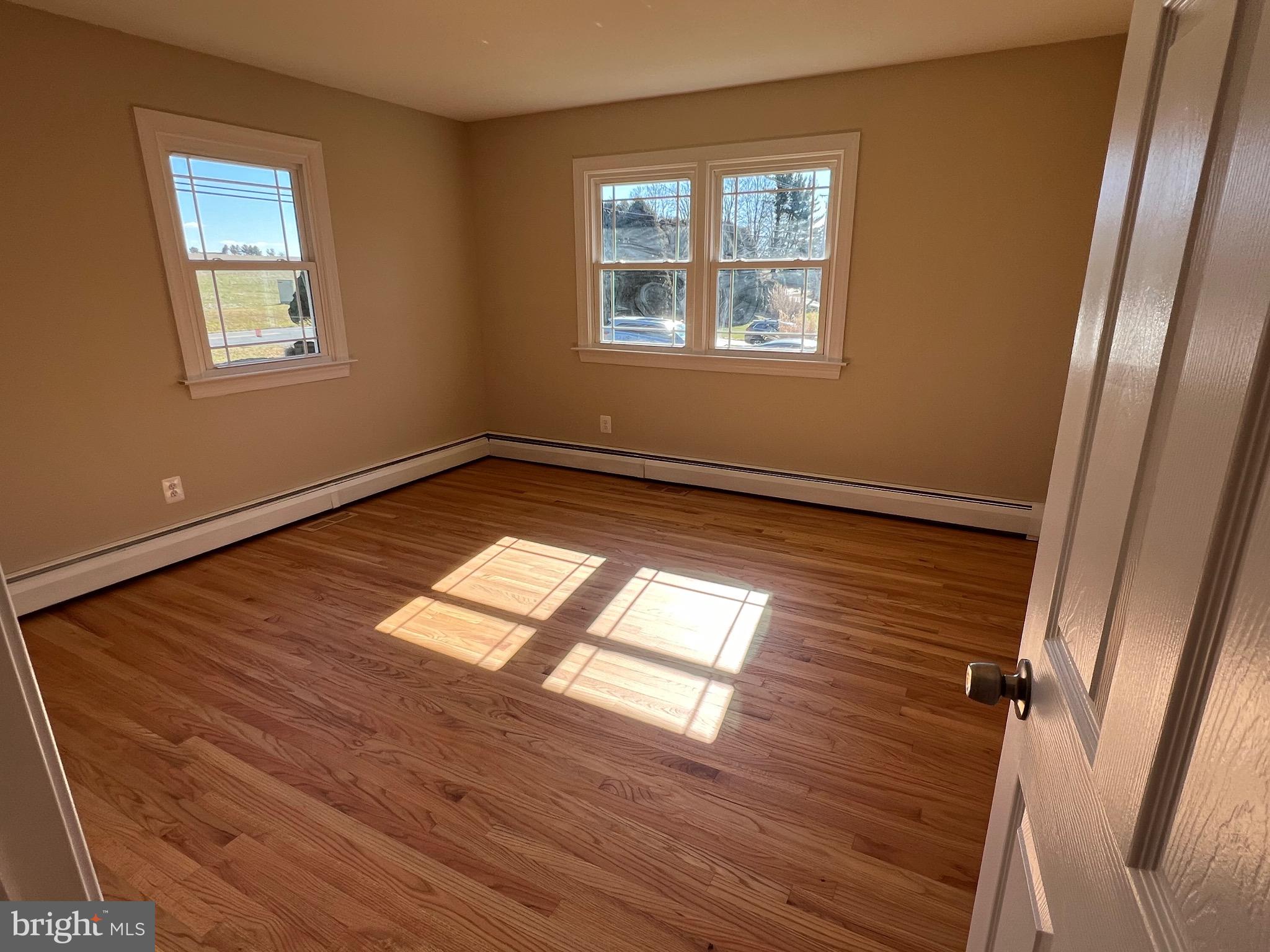 ROUND ACRES - Residential