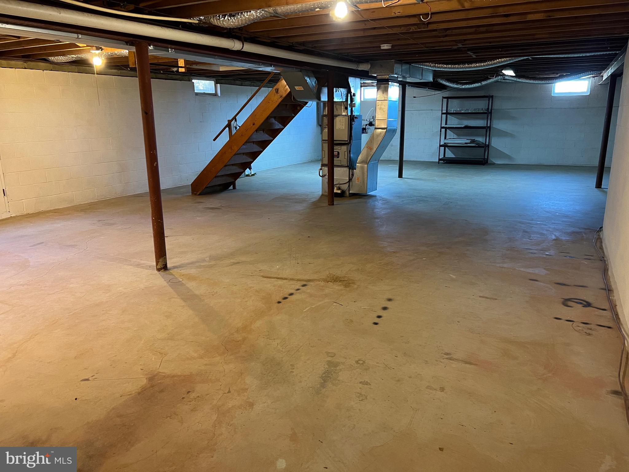 ROUND ACRES - Residential