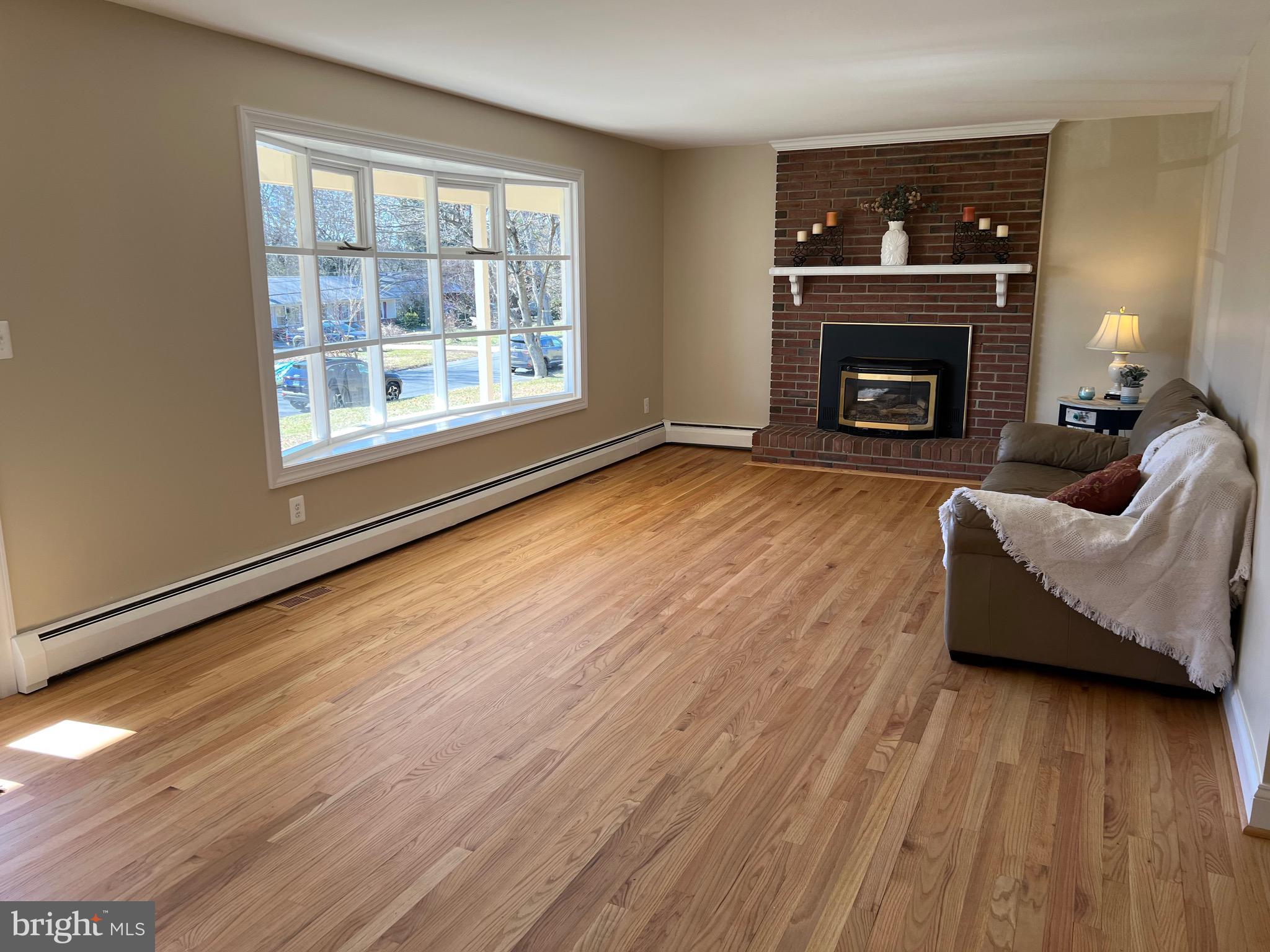 ROUND ACRES - Residential
